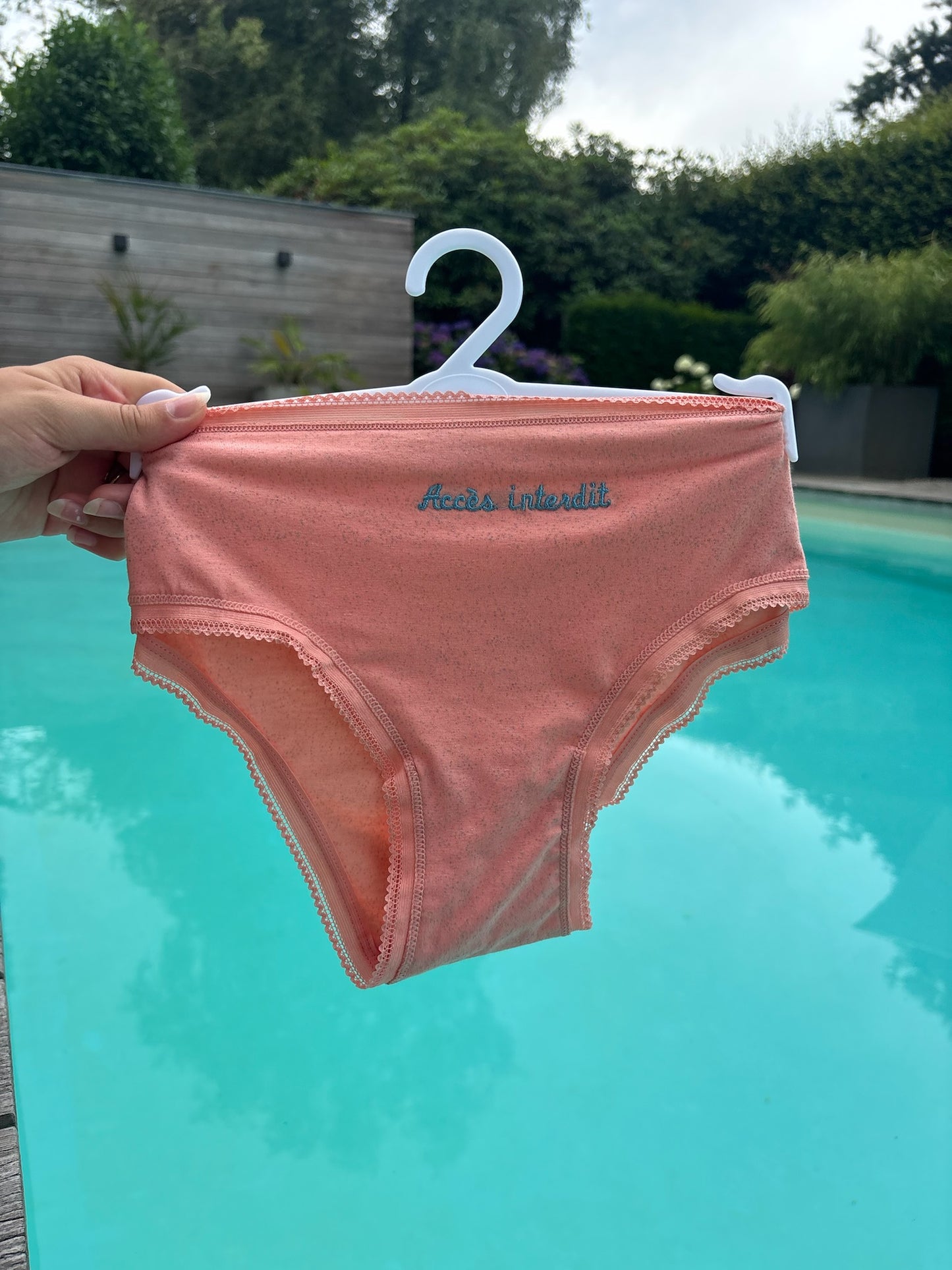 Culottes pailletés “accès interdit”