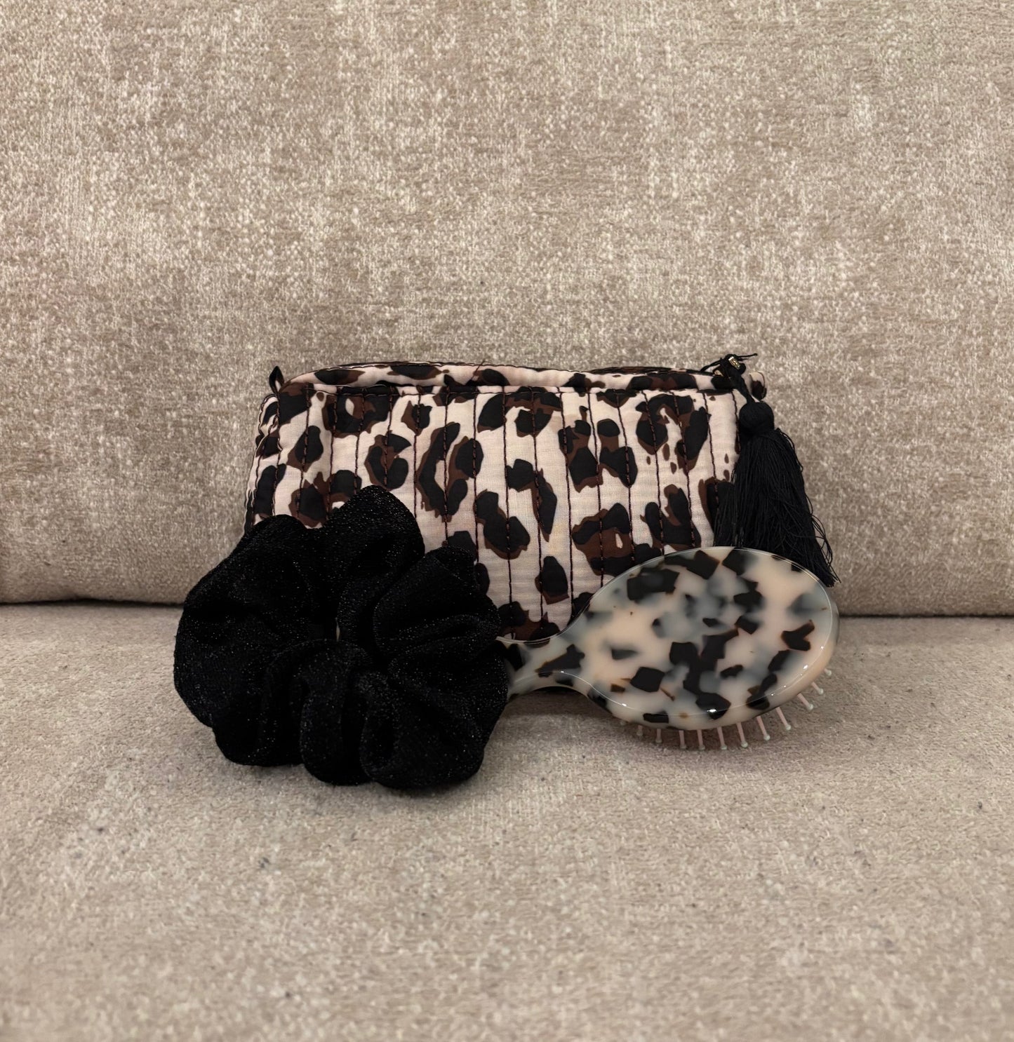 Petite trousse surprise - accessoires cheveux (chouchou et brosse)