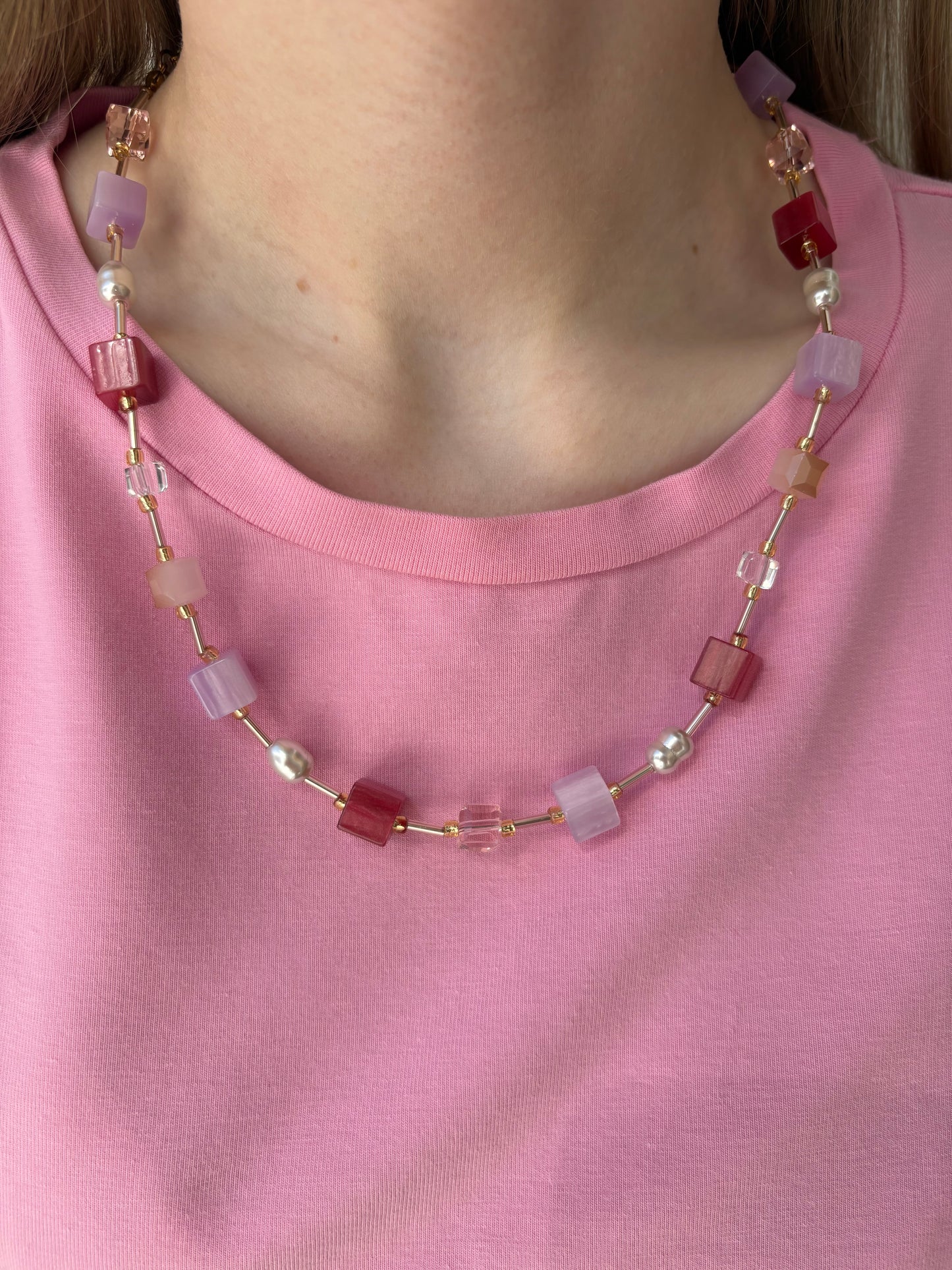 Collier Victoria perles roses et acier inoxydable doré