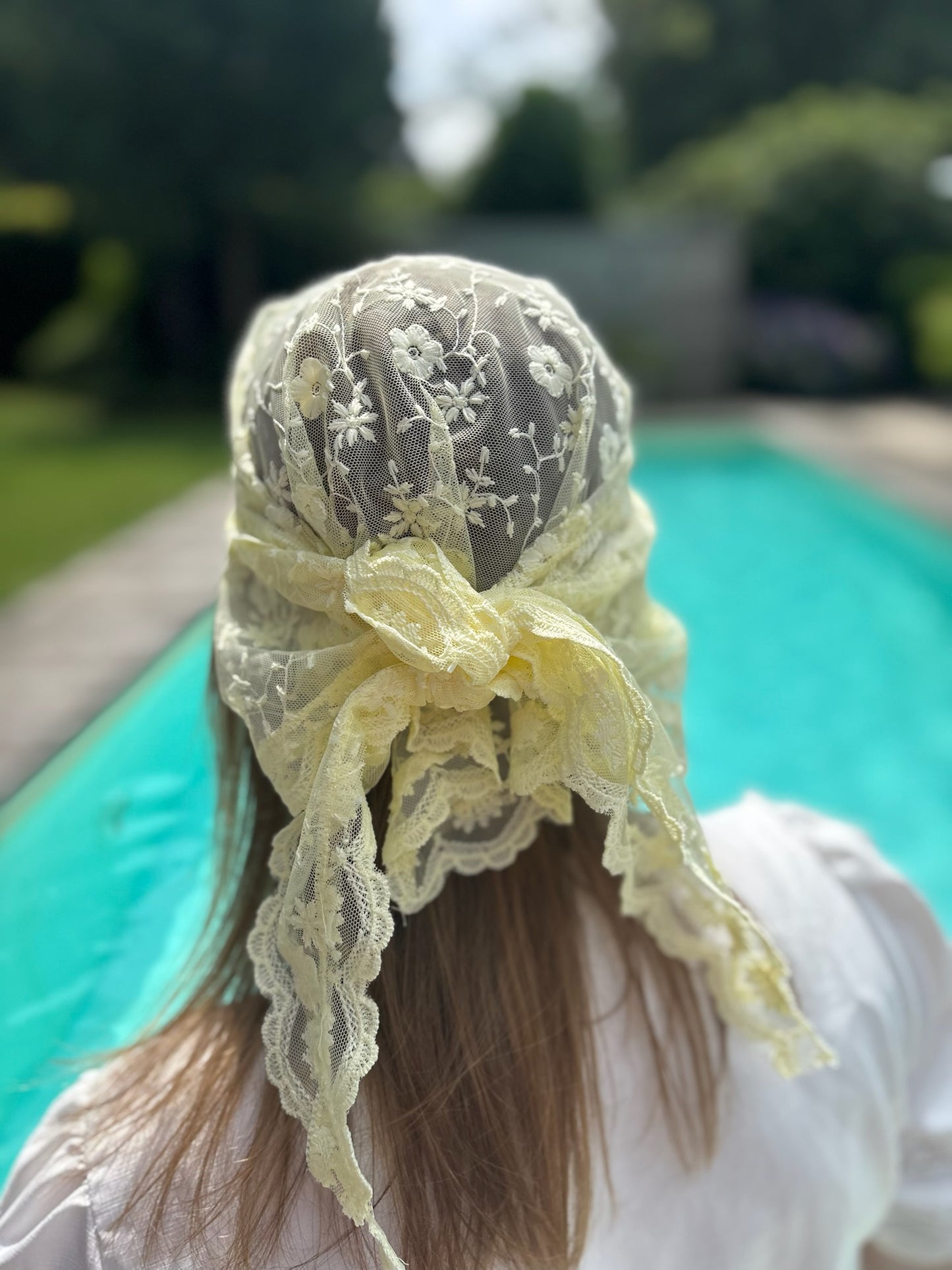 Bandana jaune à dentelle