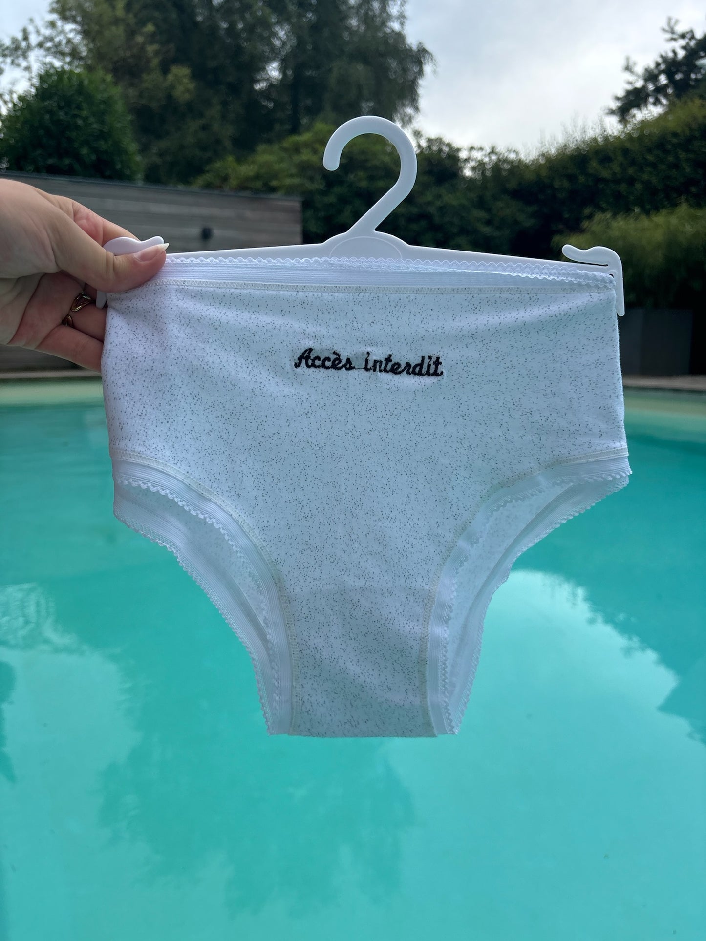 Culottes pailletés “accès interdit”