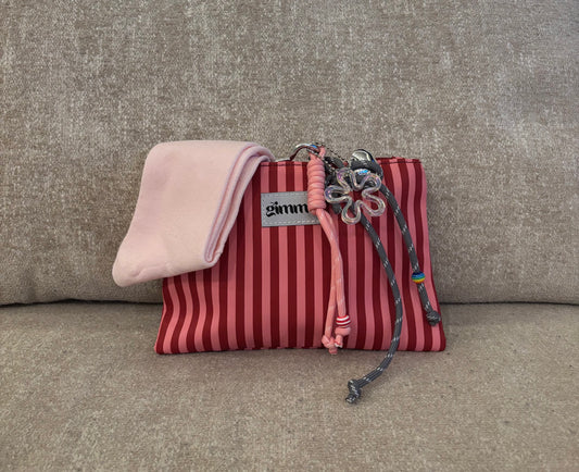 Petite trousse surprise - accessoires (porte-clés et chaussettes à paillettes)