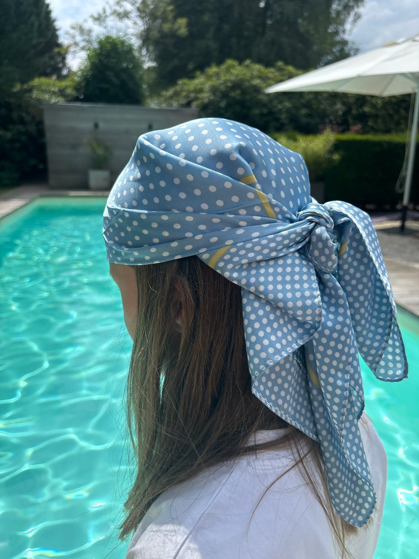Bandana bleu à pois