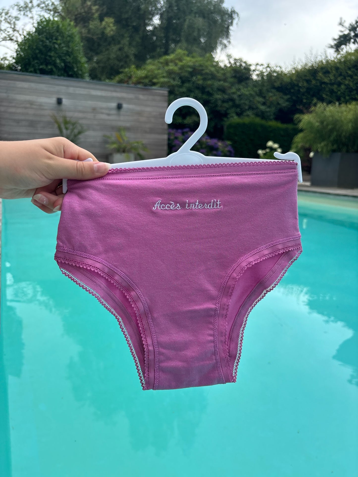 Culottes pailletés “accès interdit”