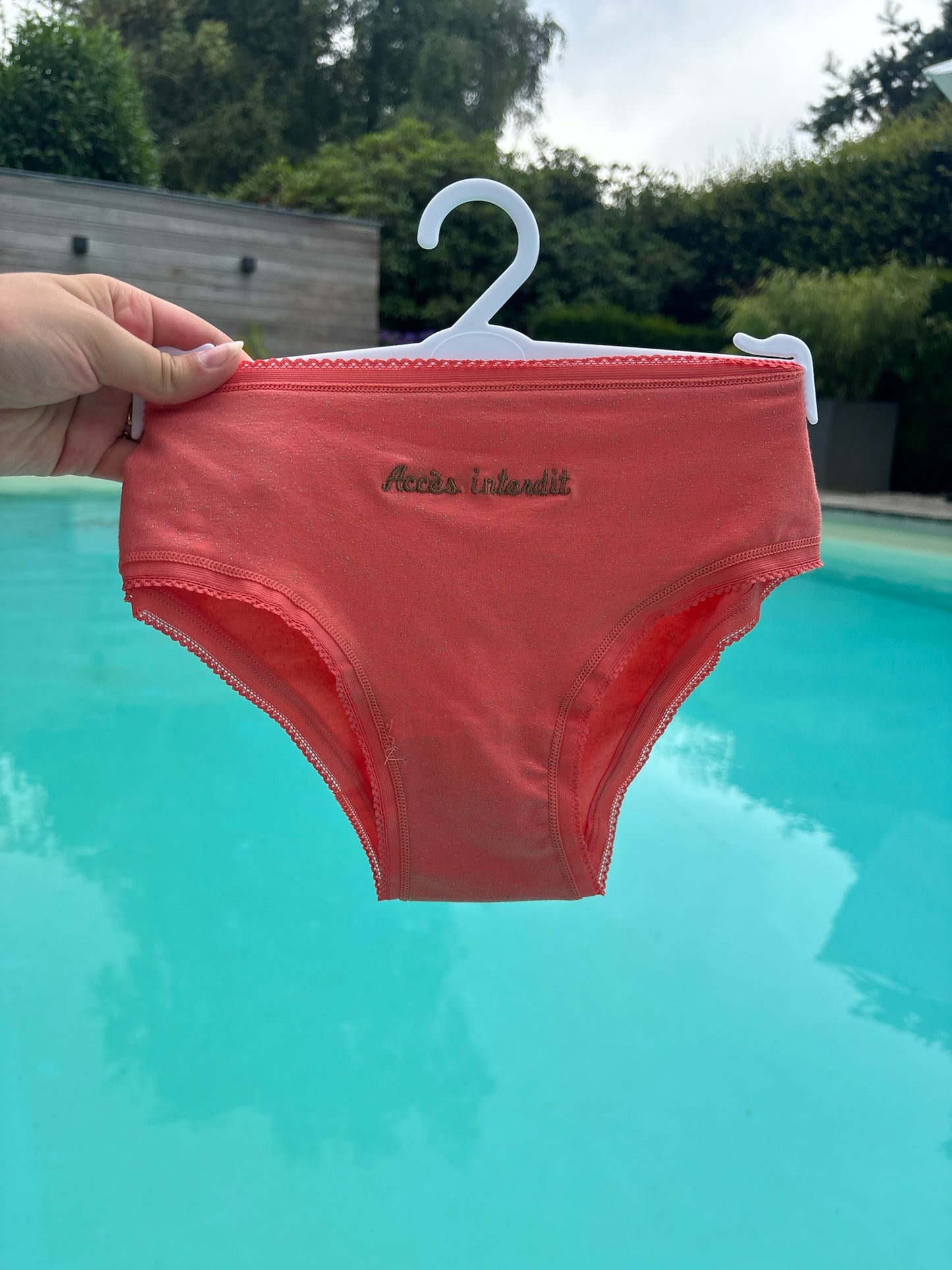 Culottes pailletés “accès interdit”