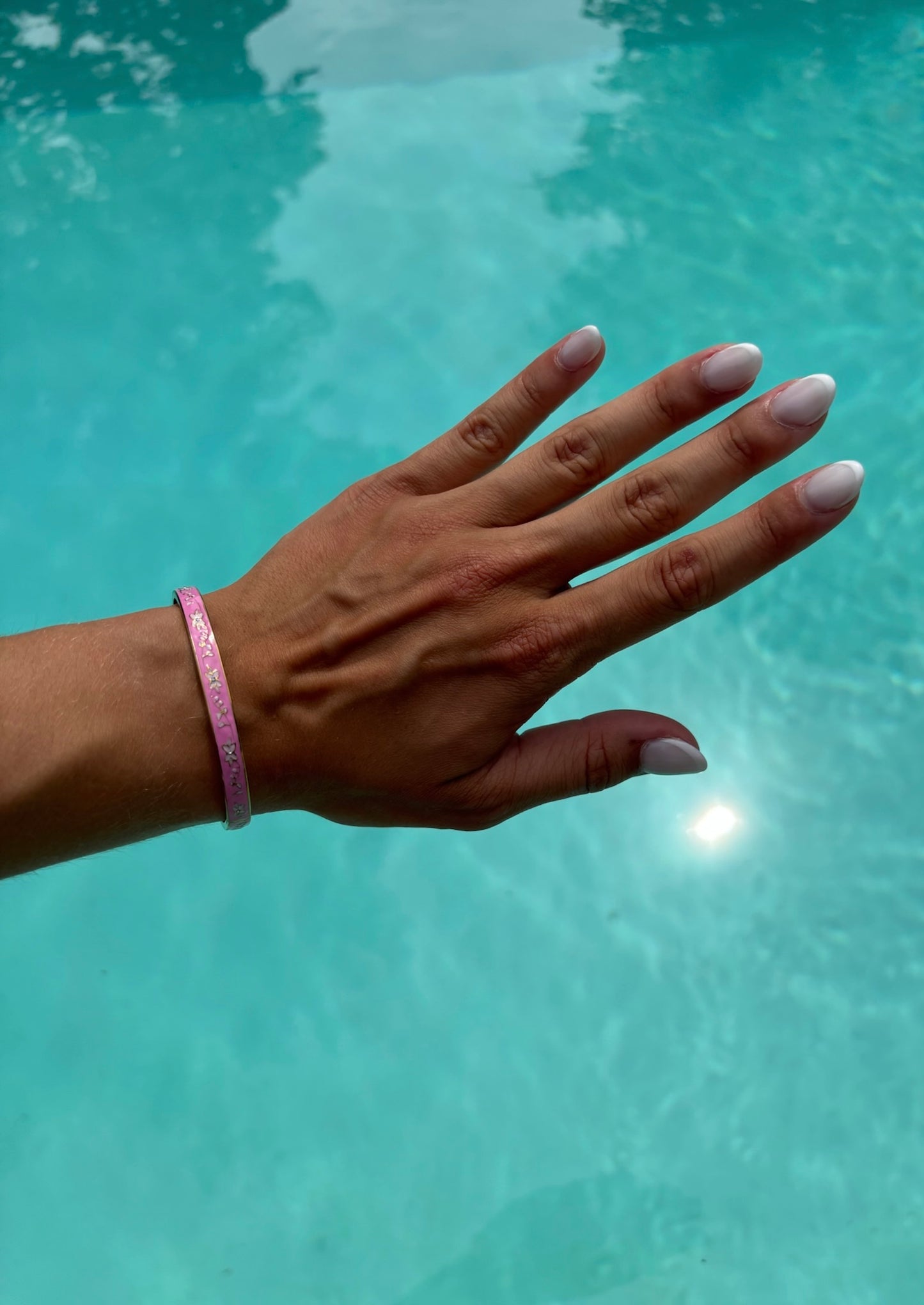 Bracelet jonc Sofia rose foncé en acier inoxydable