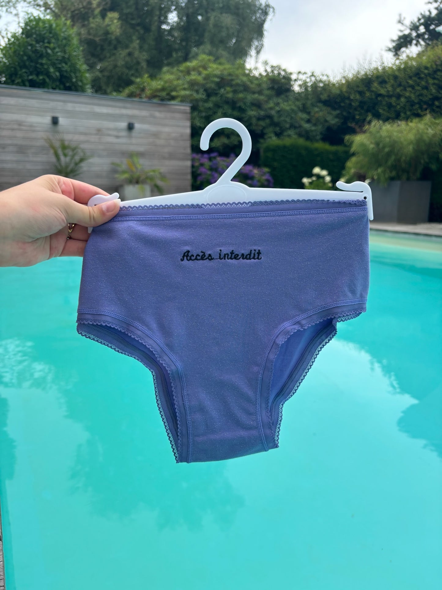 Culottes pailletés “accès interdit”