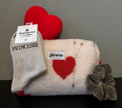 Trousse surprise Saint-Valentin (collier, chaussettes et chouchou à paillettes)